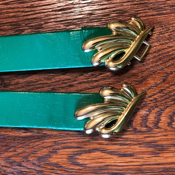 Vintage Green Leatherette Belt with Accent Gold Clasp Buckle Waist Cinching - Picture 6 of 9